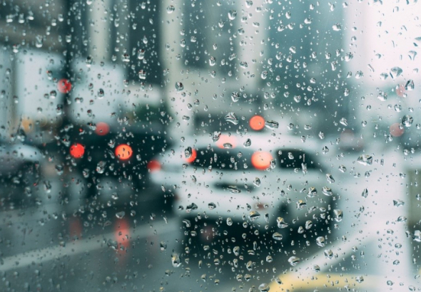 გარემოს ეროვნული სააგენტოს ინფორმაციით, 2 დეკემბერს,
საქართველოში მოსალოდნელია წვიმა, ზოგან ელჭექი, შესაძლებელია ქარის
გაძლიერება, მაღალმთაში თოვლი. 3 დეკემრიდან ისევ უმეტესად უნალექო
ამინდია მოსალოდნელი.