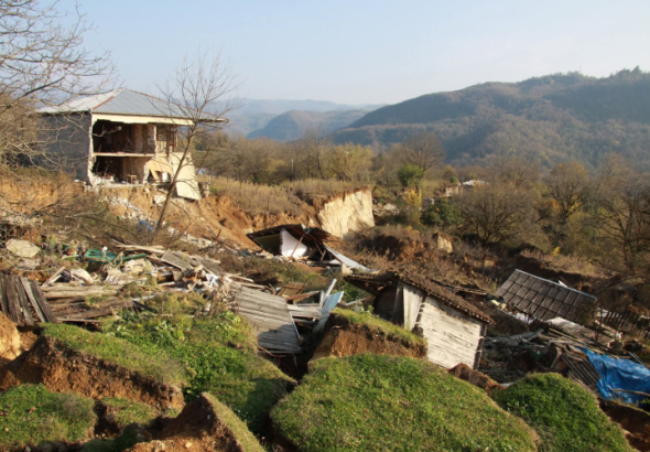 ხარაგაულის მუნიციპალიტეტის სოფლებში, ხემაღალსა და ღვერკში, სტიქიური
მოვლენების შედეგად დაზარალებული ზოგიერთი ოჯახის საკომპენსაციო
თანხით უზრუნველყოფის შესახებ მთავრობამ დადგენილება გამოსცა.