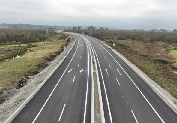 საქართველოს ინფრასტრუქტურის სამინისტროს საავტომობილო გზების
დეპარტამენტმა, სამტრედია-ზუგდიდის გზის მშენებლობისათვის პროექტის
მოსამზადებლად საერთაშორისო ტენდერი გამოაცხადა.