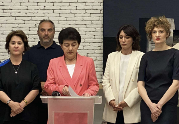 არასამთავრობო ორგანიზაციების განცხადებით, ბიძინა ივანიშვილი რუსული
კანონების ამოქმედებას პუტინისა და ლუკაშენკას სცენარით იწყებს.