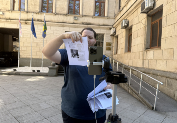 ქუთაისში, მერიის შენობასთან, სამოქალაქო აქტივისტმა აკაკი საღინაძემ
საპროტესტო&nbsp; პერფორმანსი დააანონსა.