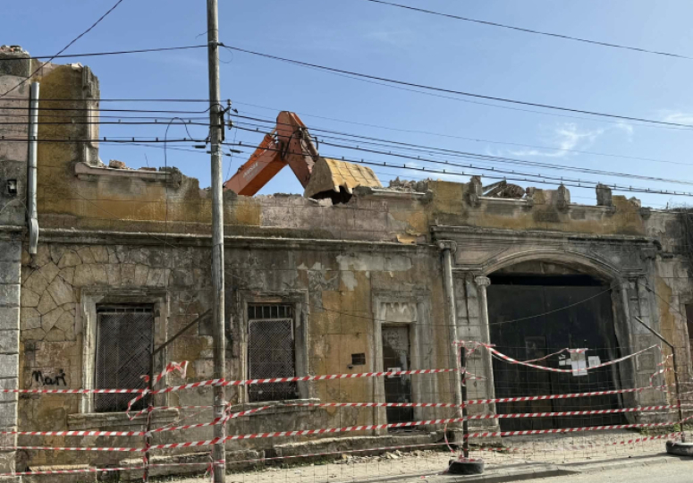 ქუთაისში "გუბერსკის ციხის" ყოფილი შენობის დემონტაჟი დაიწყო