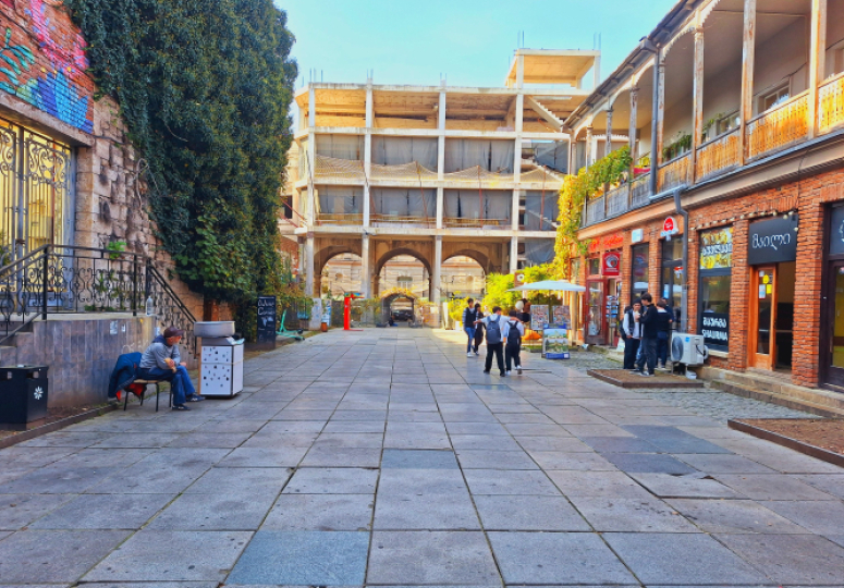 მონპლაზირის ტერიტორიაზე საფეხმავლო სივრცის რეკონსტრუქციისთვის გამოცხადებული ტენდერი  ჩავარდა 