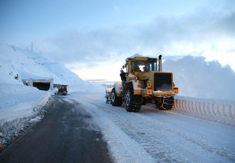 ინტენსიური თოვის გამო, გზების ცალკეულ მონაკვეთებზე მოძრაობის სპეციალური რეჟიმები მოქმედებს
