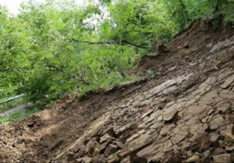 ტყიბულში მეწყერმა 5 საცხოვრებელი სახლი დაანგრია 