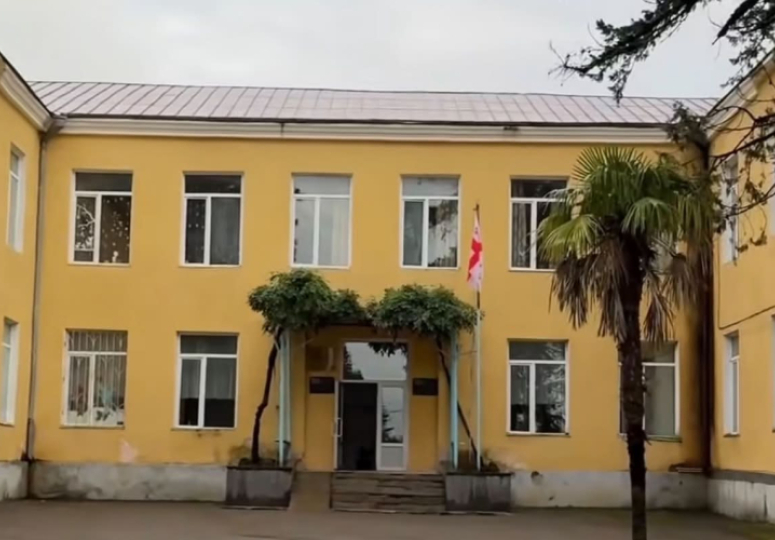წყალტუბოს N2 საჯარო სკოლის მოსწავლეების მშობლები  მოსწავლეების კოლეჯის შენობაში გადაყვანას ითხოვენ 
