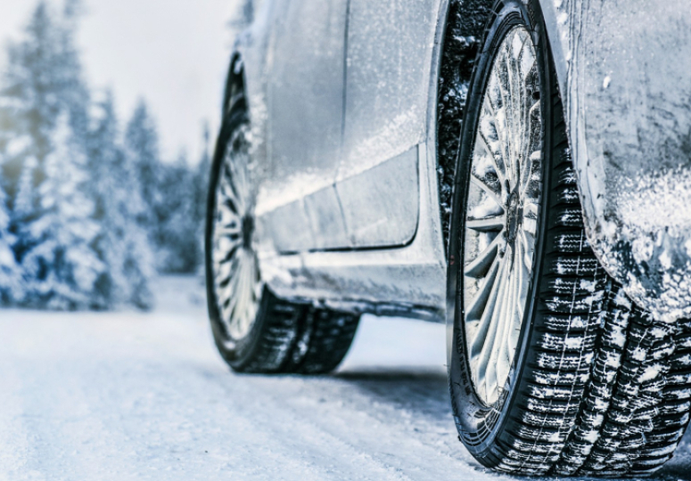 დღეიდან, 1-ელი დეკემბრიდან, 1-ელ მარტამდე, გზის გარკვეულ მონაკვეთებზე ზამთრის საბურავები სავალდებულოა