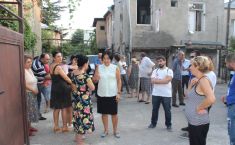 რიმა ბერაძე საარჩევნო კამპანიის ფარგლებში მოსახლეობას კარდაკარ ხვდება  (R)