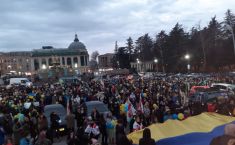 ქუთაისის ცენტრალურ მოედანზე უკრაინის მხარდასაჭერ  ფართომასშტაბიანი აქცია იწყება 