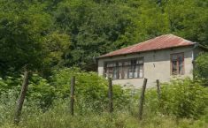 „ბალავერი მთლიანად გაიხსნა“ – ხორითში მცხოვრები ოჯახი საცხოვრებელს ტოვებს