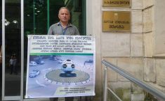 ქუთაისში მოქალაქე "ტორპედოს" წინ "მშვიდობის ბურთის" მონუმენტის დადგმას ითხოვს