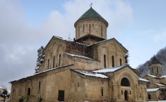 გელათის მონასტერზე დაზიანებული დროებითი გადახურვის აღდგენა დასრულდა