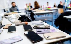 სკოლებში მობილური ტელეფონების გამოყენების აკრძალვა იგეგმება