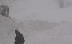 მუხურა-ტყიბულის გზაზე თოვლმა ორ მეტრს გადააჭარბა - ადგილობრივები დახმარებას ითხოვენ
