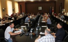 ქუთაისის საკრებულოს წევრი – ავტოქარხანაში "ოცნებას" უსუსური კანდიდატი ჰყავს და ხმები ჭირდება